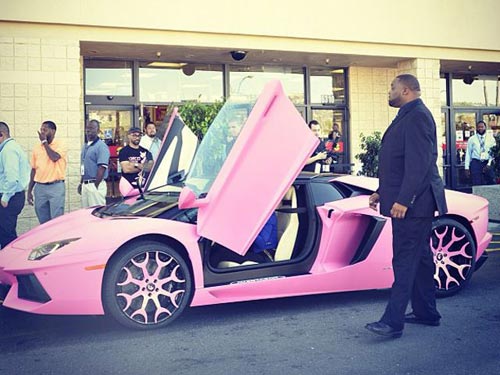 Nicki Minaj khoe Lamborghini Aventador màu hồng - 3