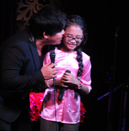 Quang Lê tặng Mỹ Chi micro 200 triệu đồng - 5