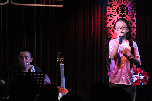 Quang Lê tặng Mỹ Chi micro 200 triệu đồng - 11