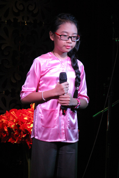 Quang Lê tặng Mỹ Chi micro 200 triệu đồng - 10