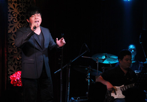 Quang Lê tặng Mỹ Chi micro 200 triệu đồng - 12