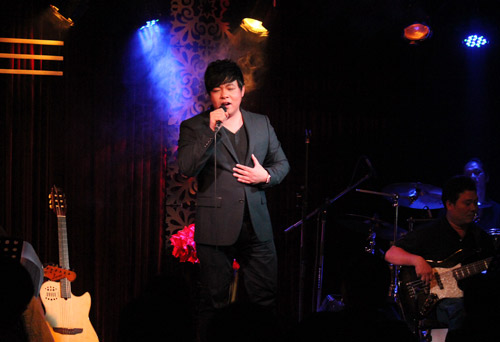 Quang Lê tặng Mỹ Chi micro 200 triệu đồng - 13