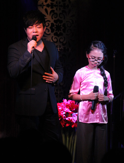 Quang Lê tặng Mỹ Chi micro 200 triệu đồng - 3