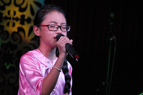 Quang Lê tặng Mỹ Chi micro 200 triệu đồng - 9