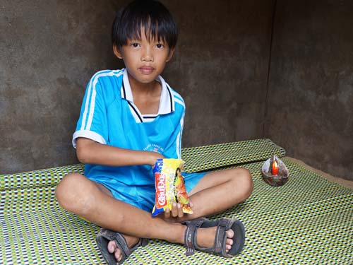 Xót lòng ghé hầm trú bão của cậu bé 14 tuổi - 3