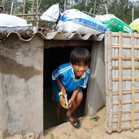Tin tức trong ngày - Xót lòng ghé hầm trú bão của cậu bé 14 tuổi