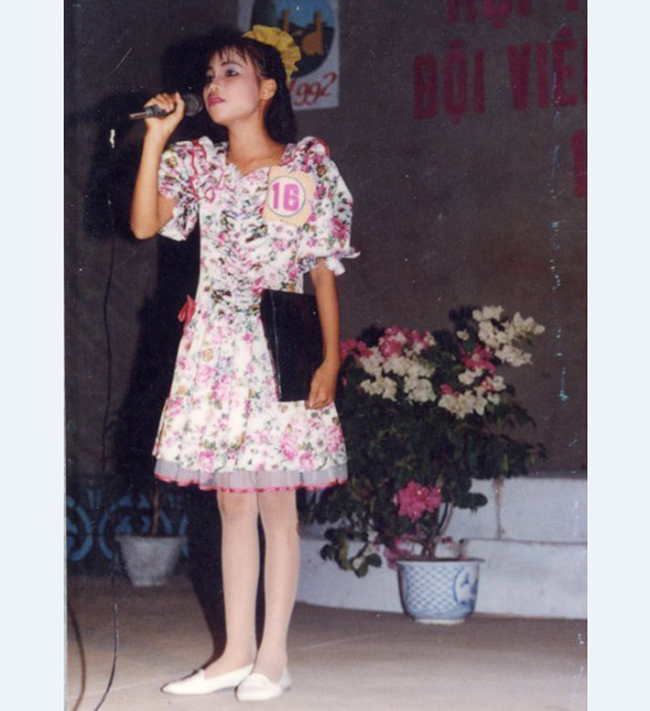 Hồ Quỳnh Hương tham gia biểu diễn văn nghệ khi còn là học sinh

