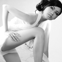 Ngôi sao điện ảnh - Nữ hoàng quảng cáo Vbiz khoe hết cỡ