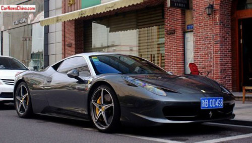 Hàng loạt siêu xe Ferrari 458 Italia trùng biển số - 2