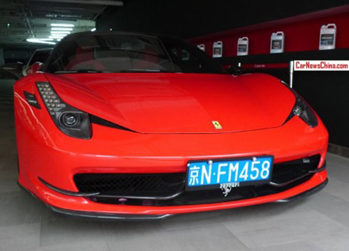 Hàng loạt siêu xe Ferrari 458 Italia trùng biển số - 4