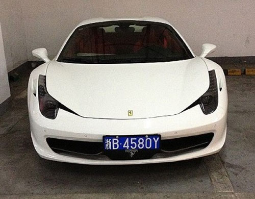 Hàng loạt siêu xe Ferrari 458 Italia trùng biển số - 7