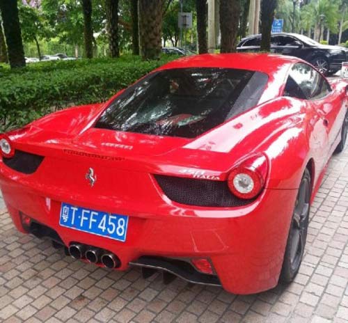 Hàng loạt siêu xe Ferrari 458 Italia trùng biển số - 8