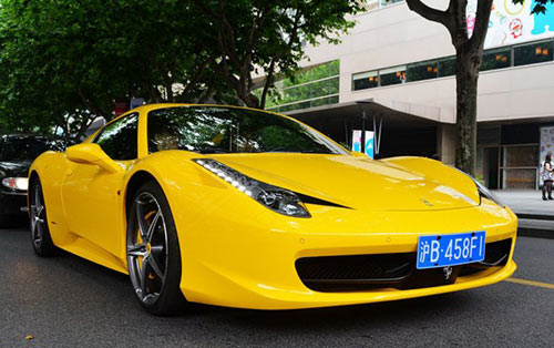 Hàng loạt siêu xe Ferrari 458 Italia trùng biển số - 9