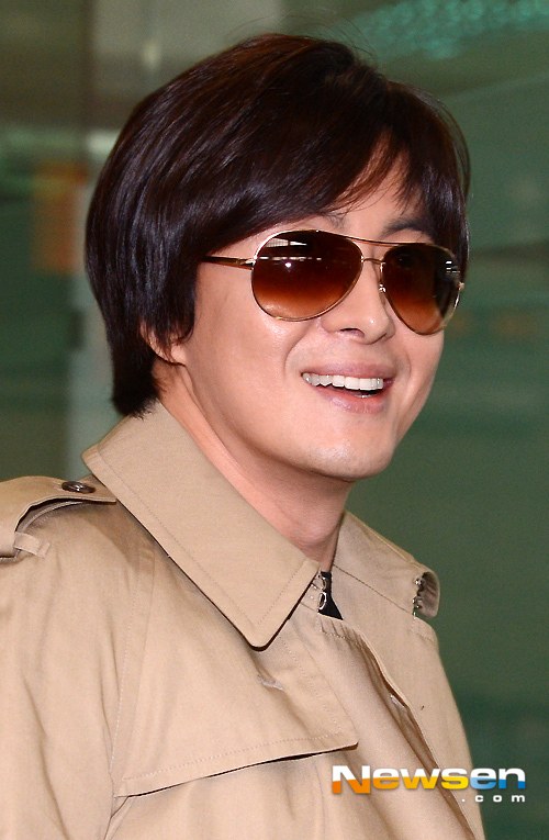 Kim Hyun Joong đi Nhật cùng Bae Yong Joon - 7