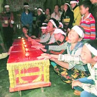 Tin tức trong ngày - Những cảnh đời trong lũ dữ