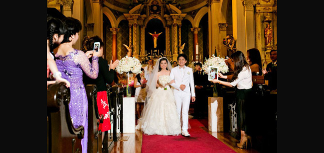 Cặp đôi bỏ ra khoảng 145.000 USD (hơn 3 tỷ đồng) để có hôn lễ hoành tráng tại San Jose, Mỹ.
