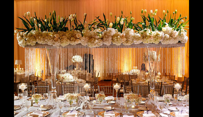 Tiền hoa tươi trang trí trong đám cưới của Đan Trường - Thủy Tiên lên tới 20.000 USD (420 triệu đồng).

