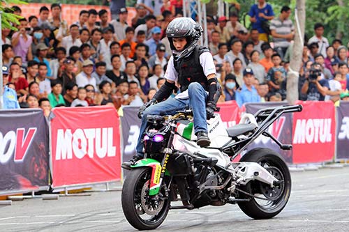 Thót tim với màn biểu diễn của nữ Stunter người Mỹ - 8