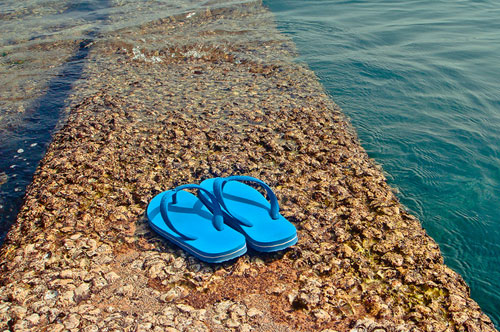 Hiểm họa bệnh tật ẩn chứa từ thời trang - 13