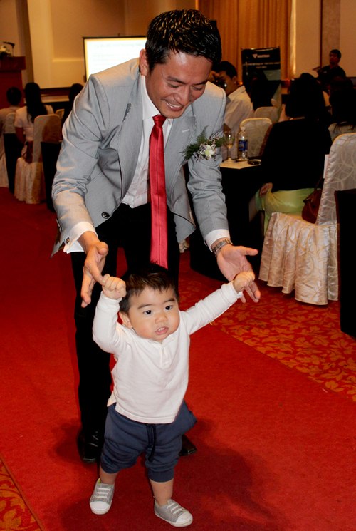 Những ông bố cưng chiều con nhất Vbiz - 8