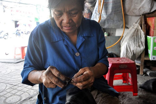 Những phụ nữ Sài Gòn làm việc của đàn ông - 10