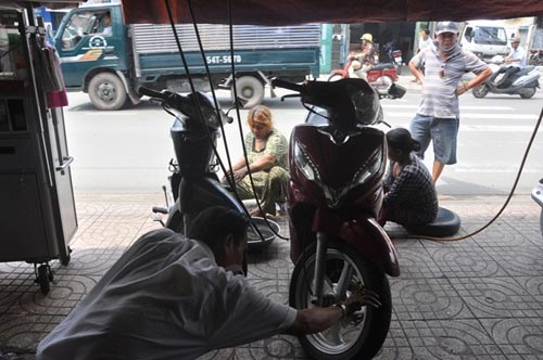 Những phụ nữ Sài Gòn làm việc của đàn ông - 2