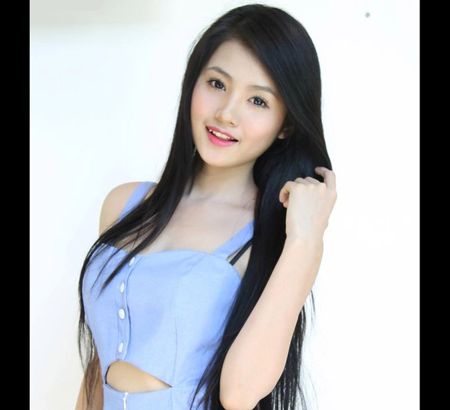 Sinh năm 1994, hot girl này hiện đang kinh doanh thời trang online.
