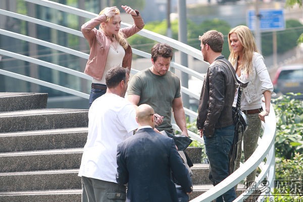 Lý Băng Băng cực ngầu trong Transformers 4 - 3