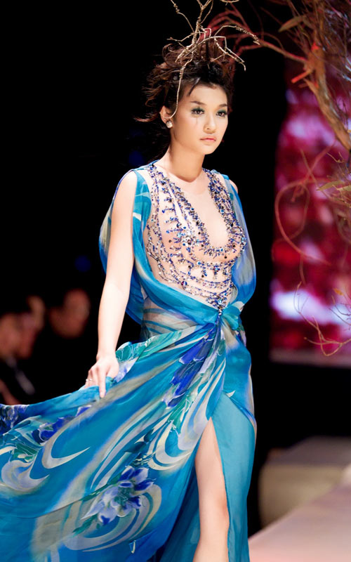 Hoàng Hải lại đưa thời trang Việt sang Ý - 2