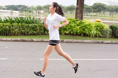 Hà Tăng rạng rỡ bên 8 hotboy - 5