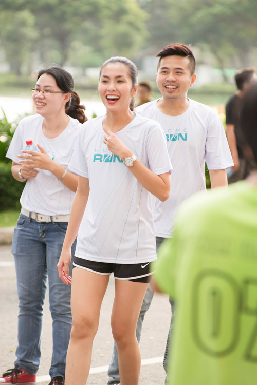 Hà Tăng rạng rỡ bên 8 hotboy - 2