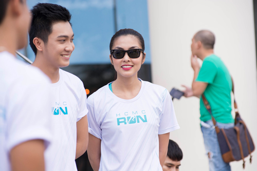 Hà Tăng rạng rỡ bên 8 hotboy - 6