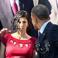 Tin tức trong ngày - Clip: Obama ra tay đỡ bà bầu ngất xỉu