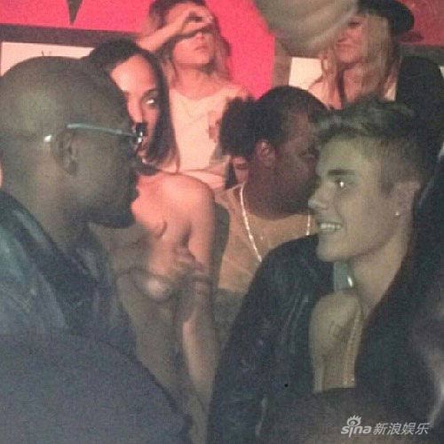 Justin Bieber thác loạn bên tiếp viên nude - 2