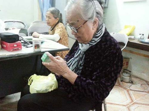 Phòng khám miễn phí giữa thủ đô của những BS đầu bạc - 2