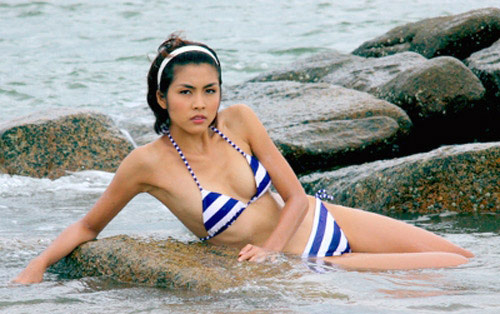 Video: Hà Tăng bị dụ dỗ làm người mẫu bikini - 1