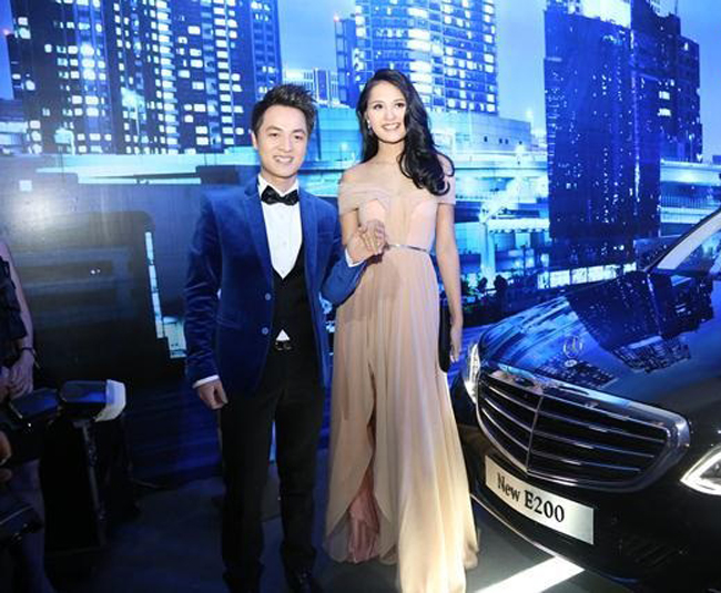 Vài tháng trước, Đăng Khôi cũng mới sắm một chiếc Mercedes có giá khoảng 3 tỷ đồng.
