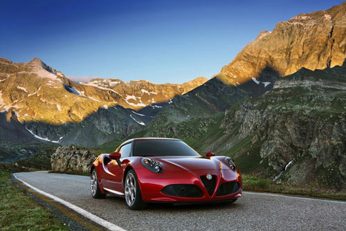 Alfa Romeo 4C phô diễn sức mạnh - 1