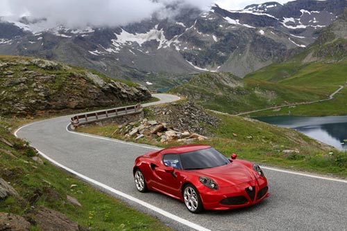 Alfa Romeo 4C phô diễn sức mạnh - 3