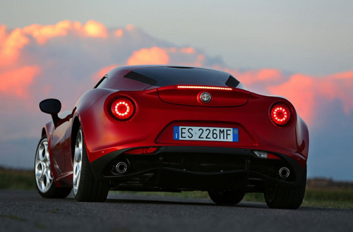 Alfa Romeo 4C phô diễn sức mạnh - 5