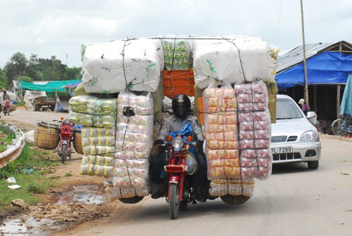 Xe thồ hàng lút mặt tài xế chỉ có ở miền Tây - 9