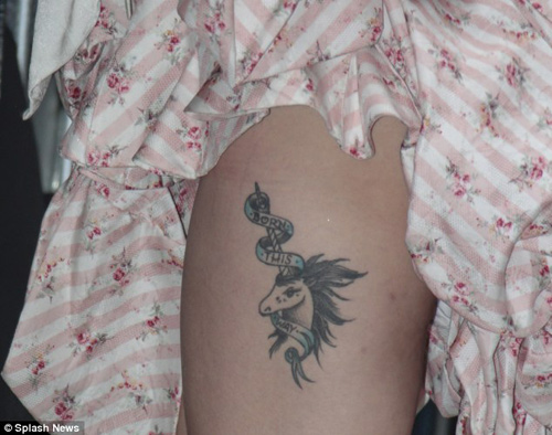 Lady Gaga shows off her tattoo on her left thigh - 2