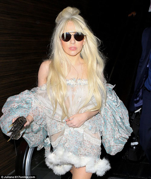 Lady Gaga shows off her tattoo on her left thigh - 6