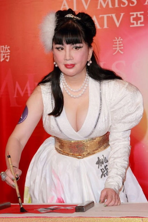 Choáng vì độ ăn chơi của sao già Hoa ngữ - 19