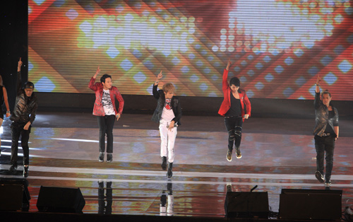 JYJ làm nức lòng fan - 12