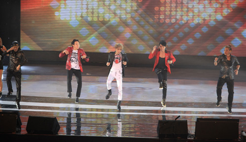 JYJ làm nức lòng fan - 13