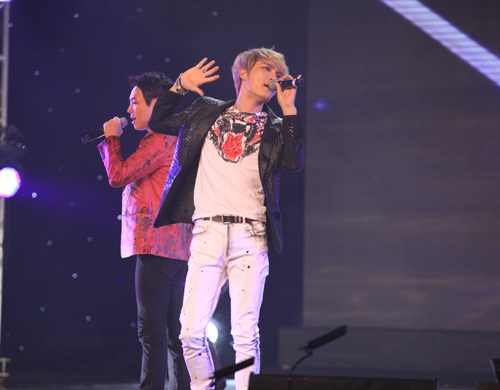 JYJ làm nức lòng fan - 10