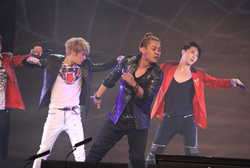 JYJ làm nức lòng fan - 8