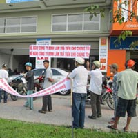 Kinh doanh - Vây nhà thầu đòi tiền xây nhà tình nghĩa