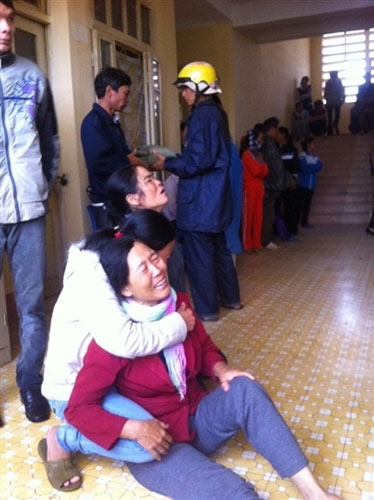 Quan tài sản phụ diễu phố: Nghi do tắc mạch ối - 2